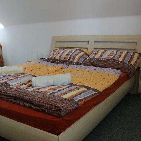 Apartman V Podskali Hluboká nad Vltavou Buitenkant foto